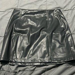 Mangpop Leather Skirt